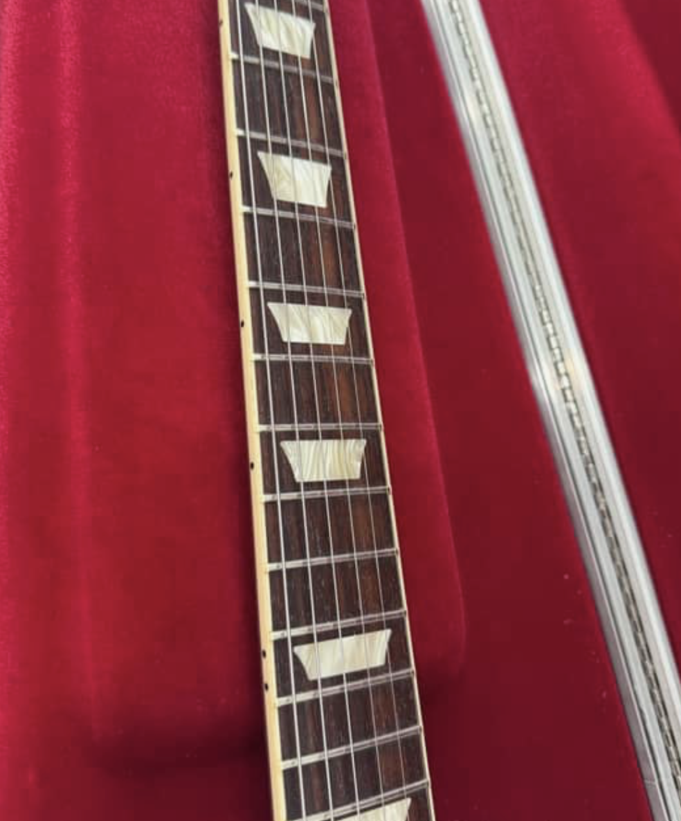 Gibson SG photo example 2