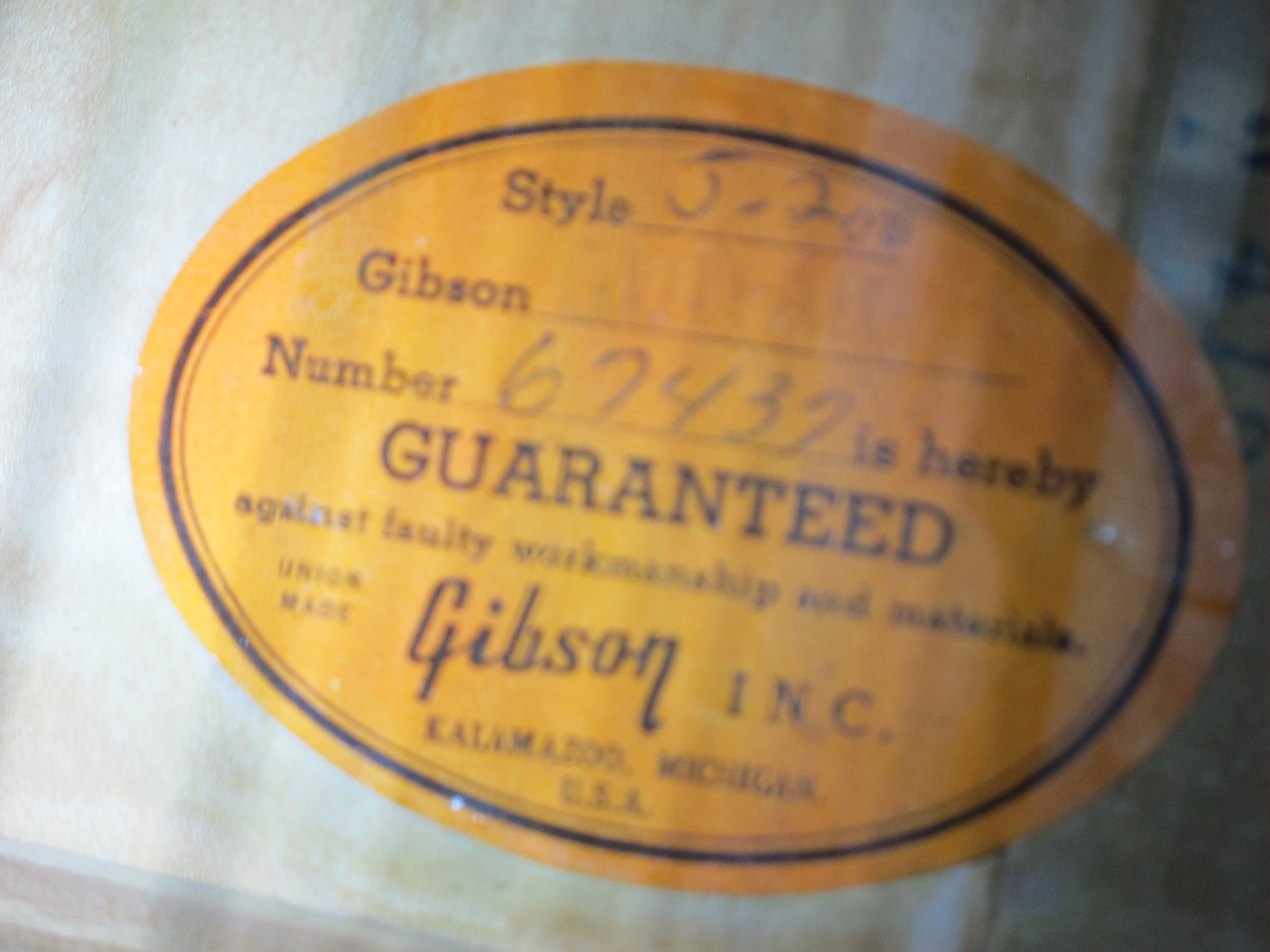 Gibson acoustic soundhole label with serial number